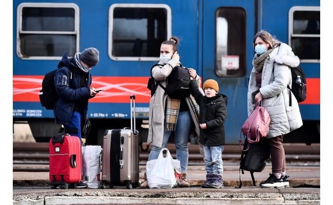 European nations throw open borders to Ukrainian refugees