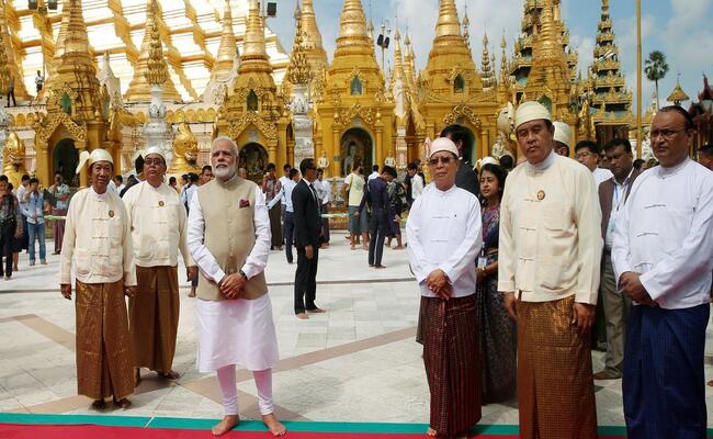 Prime Minister Narendra Modi visiting the Shwedagon Pagoda